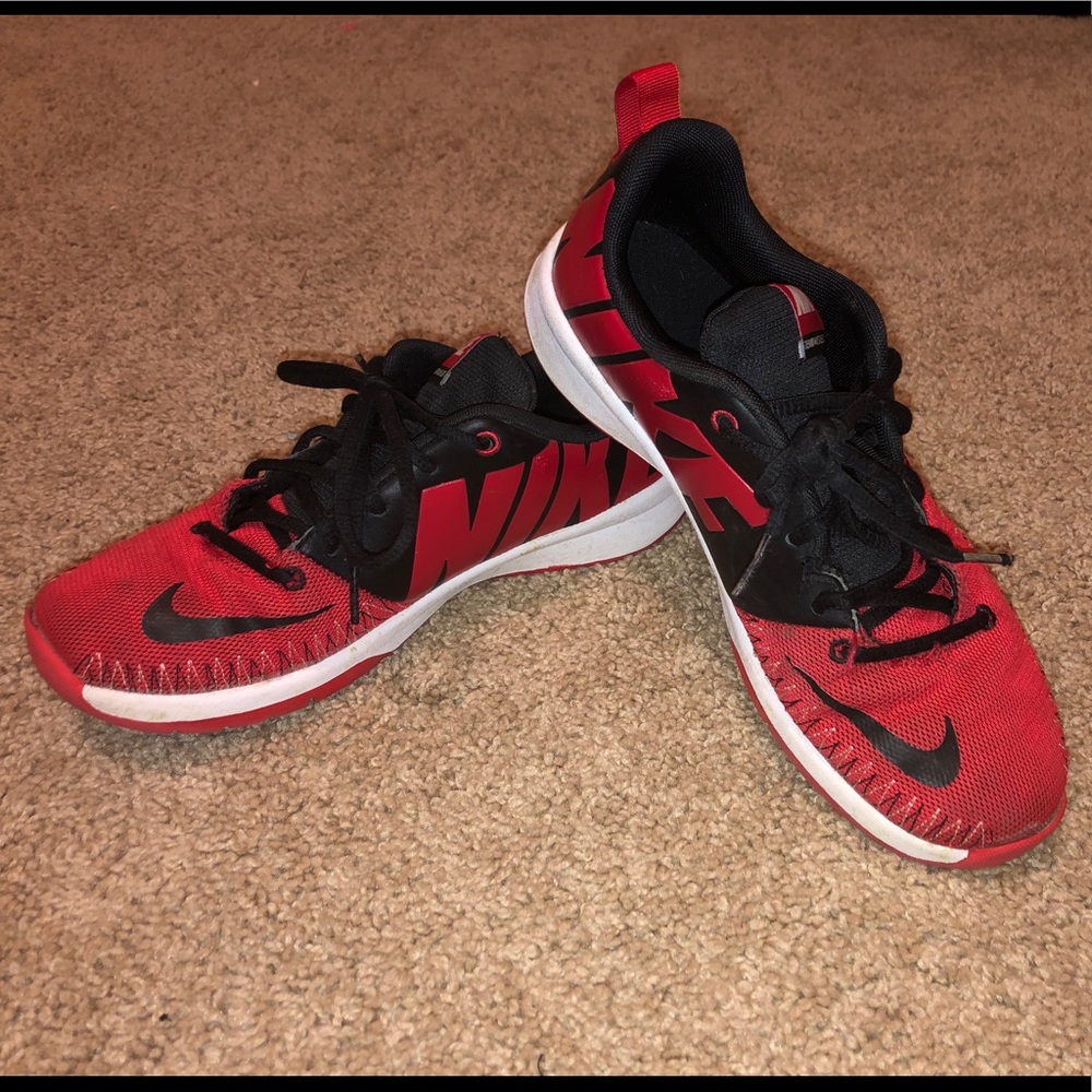 Big boys Nike shoes size 7